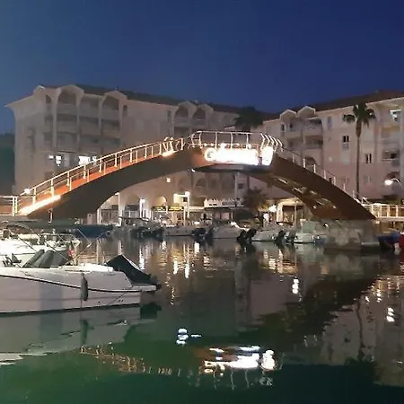 Apartment T2 Renove, Confort, Plage A Pied
